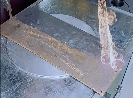 Sistema de limpieza láser industrial con refrigeración por aire y velocidad de grabado de 0 a 60 000 mm/min que garantiza la limpieza de equipos y componentes industriales