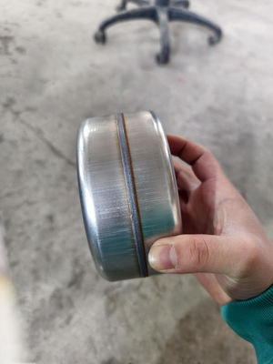 Máquina de soldadura automática de láser de fibra de 2000W para botella de agua de caldera del ejército