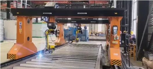 Large Enclosure Robotic Laser Welding Machine Workstation, 6000W for Shipbuilding