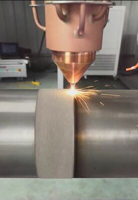 Máquina de revestimiento por láser robótico de 6000W para varillas hidráulicas, tubos de yacimientos petrolíferos y reconstrucción de componentes cilíndricos