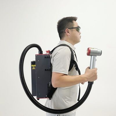 Máquina de limpieza láser de mochila de 200W, equipo portátil de limpieza láser pulsado para tratamiento de superficies metálicas